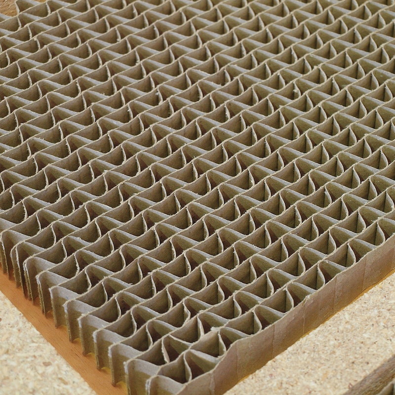 天板はハニカムコア入り。フラッシュ構造で強度を確保