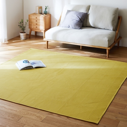 洗いをかけたやわらかポリエステルの撥水キルトラグ