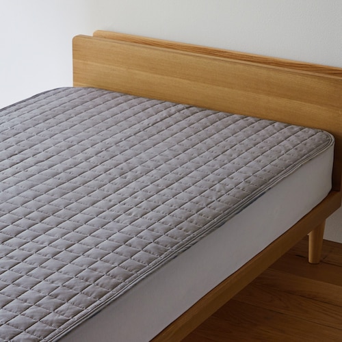 しっかり丈夫な綿ツイルの取り換え簡単！置くだけ敷きパッド