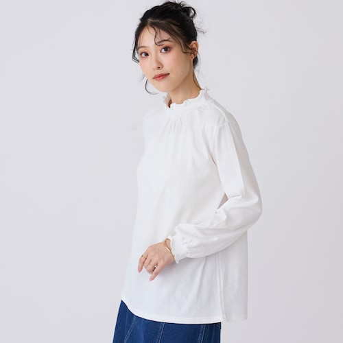 綿素材のハイネックシャーリングブラウス