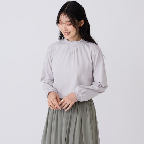 綿素材のハイネックシャーリングブラウス