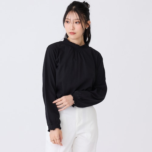 綿素材のハイネックシャーリングブラウス