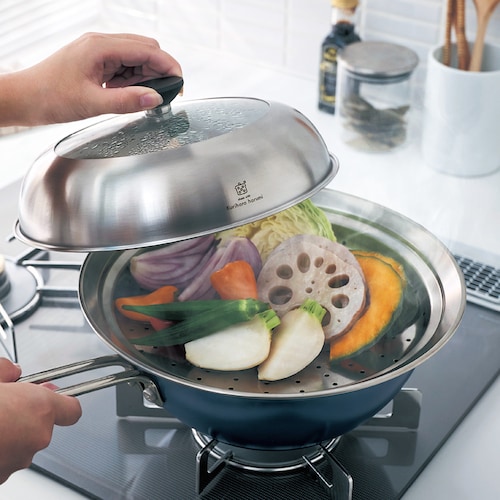 フライパンにのせて、手軽に蒸し料理ができるフライパン用 ドーム型蒸し器