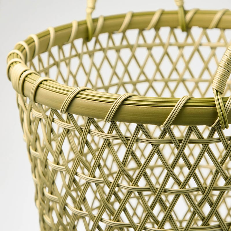 まるで本物の竹細工のような、手編みの編み模様のデザインがポイント