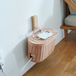 コードを隙間から出して、フタの上に置いて充電することも可能