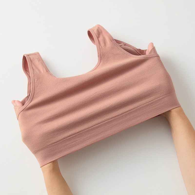 さまざまな体の動きに合う伸縮性抜群の綿混生地