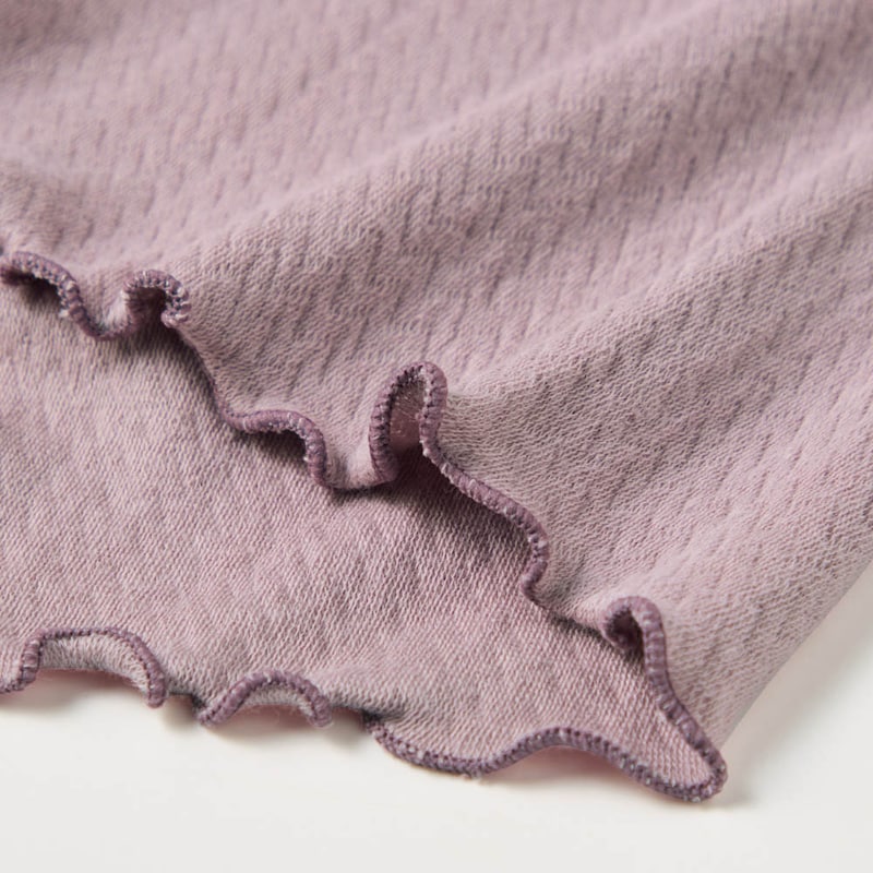 ふわふわに空気を含ませて編み上げた綿98%の日本製