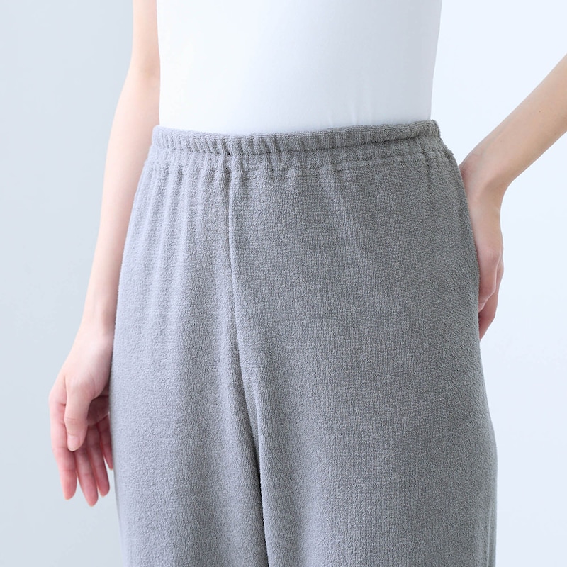 ウエストは総ゴム仕様でラクな着心地