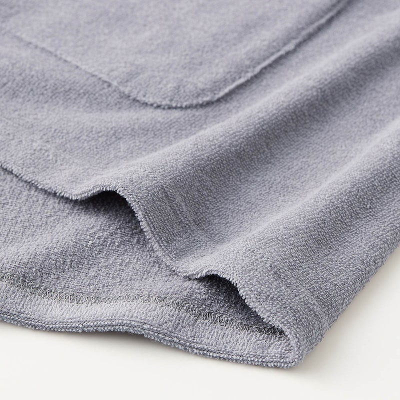 汗を吸って、体温を守る、特別な糸を使った綿90%パイル素材