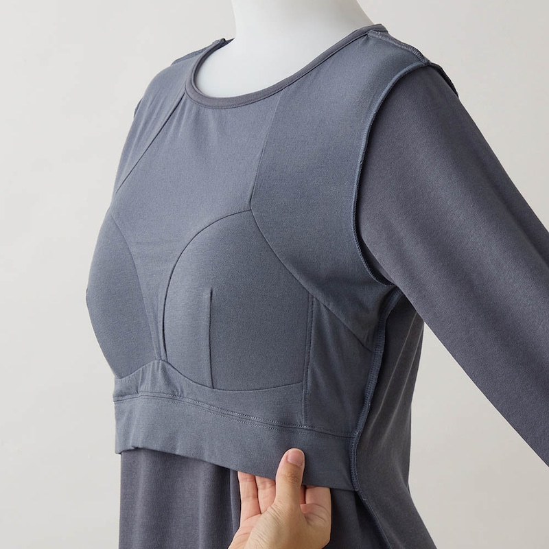 背中ぐるりのゴムをなくして締め付けないやさしい着心地を実現