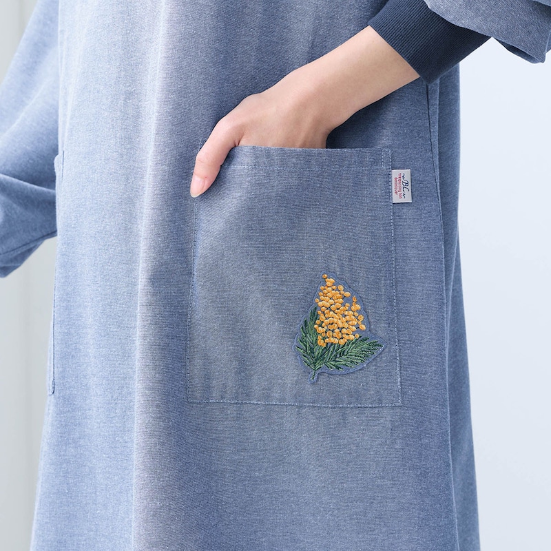 便利な大きめポケット付き