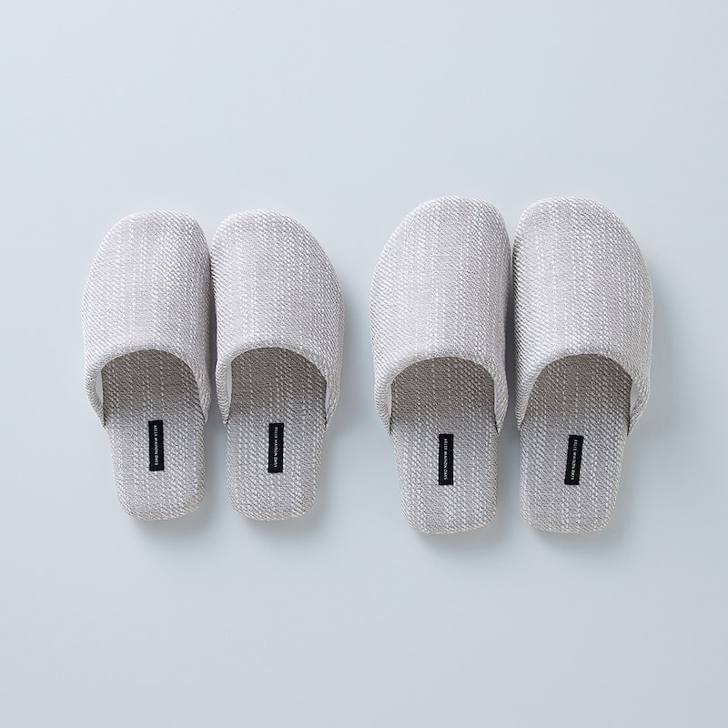 左から：ライトグレー・Ｍ、ライトグレー・Ｌ