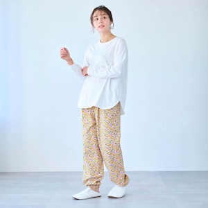 モデル身長162cm／M　※写真は撮影用のため股下＋4cmになります。　ナスタチウムのダンス着用