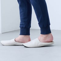 パンツの裾はリブ仕様でずり上がりにくい