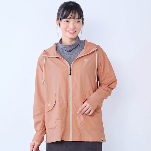 花粉がつきにくいマウンテンパーカ