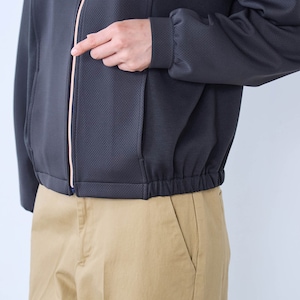 異なる素材使いで立体感をプラス