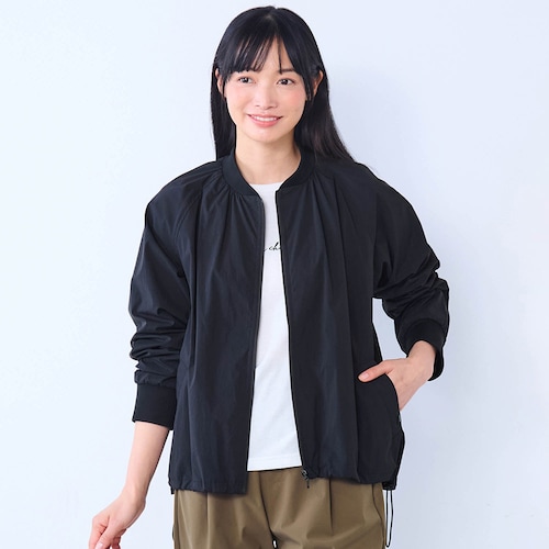 花粉が付きにくいブルゾン