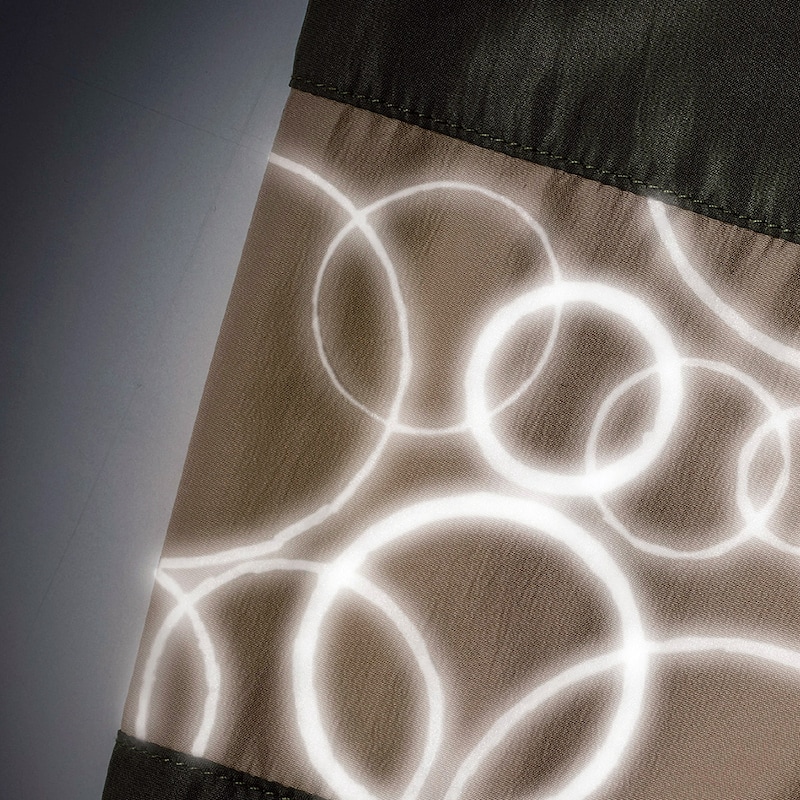 サークル部分は再帰反射材付きで夜道も安心