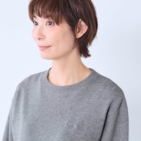 袖口にはアクセントになるブランドロゴ