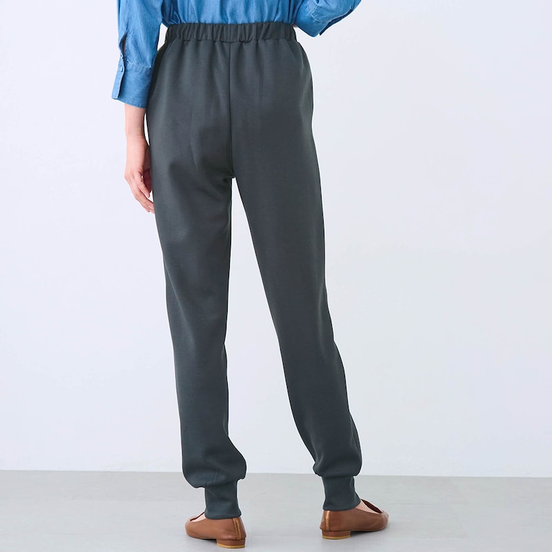 モデル身長164cm／M　※写真は撮影用のため股下＋3cmになります。