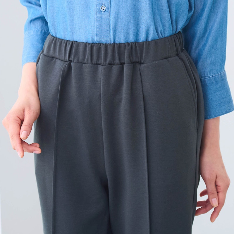 ピンタックデザインで美脚見え