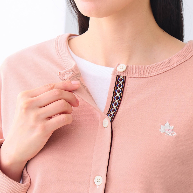 チロリアンテープがアウトドア感をプラス