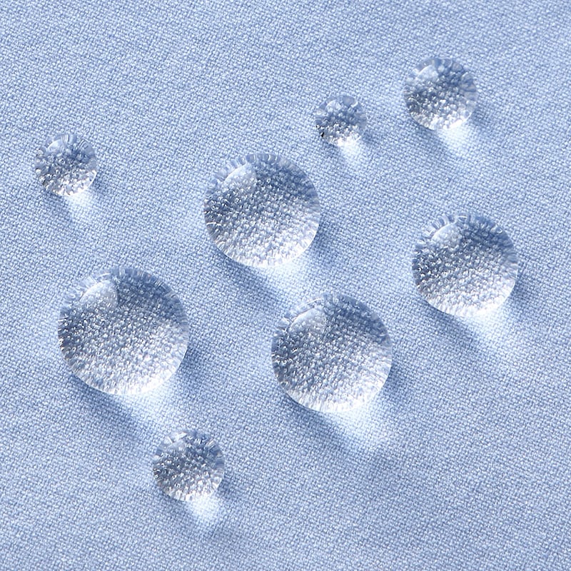 多少の雨をはじく撥水機能付き
