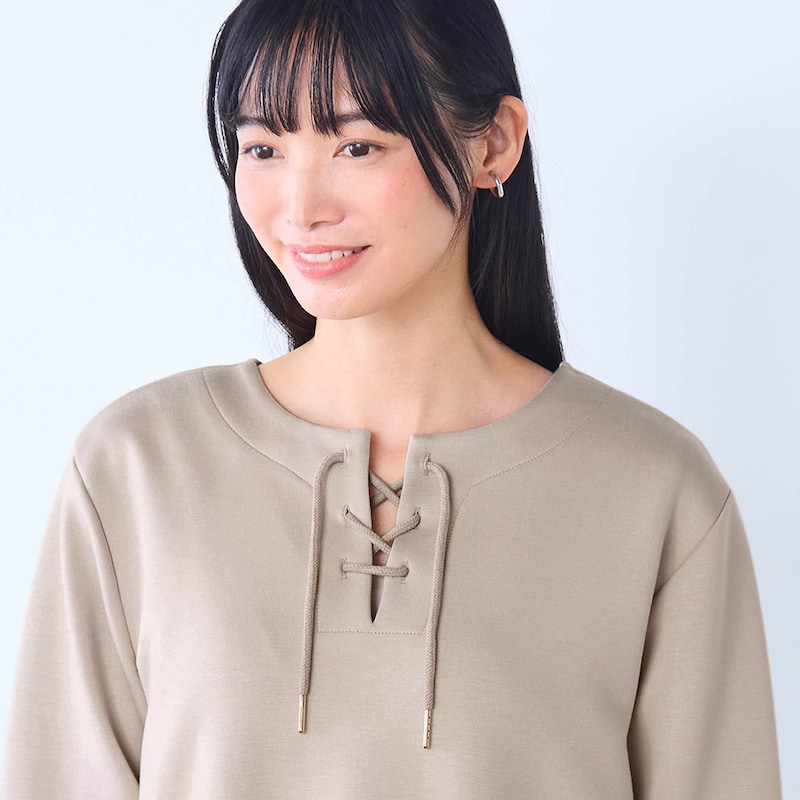 紐の先端のゴールドの金具がポイント