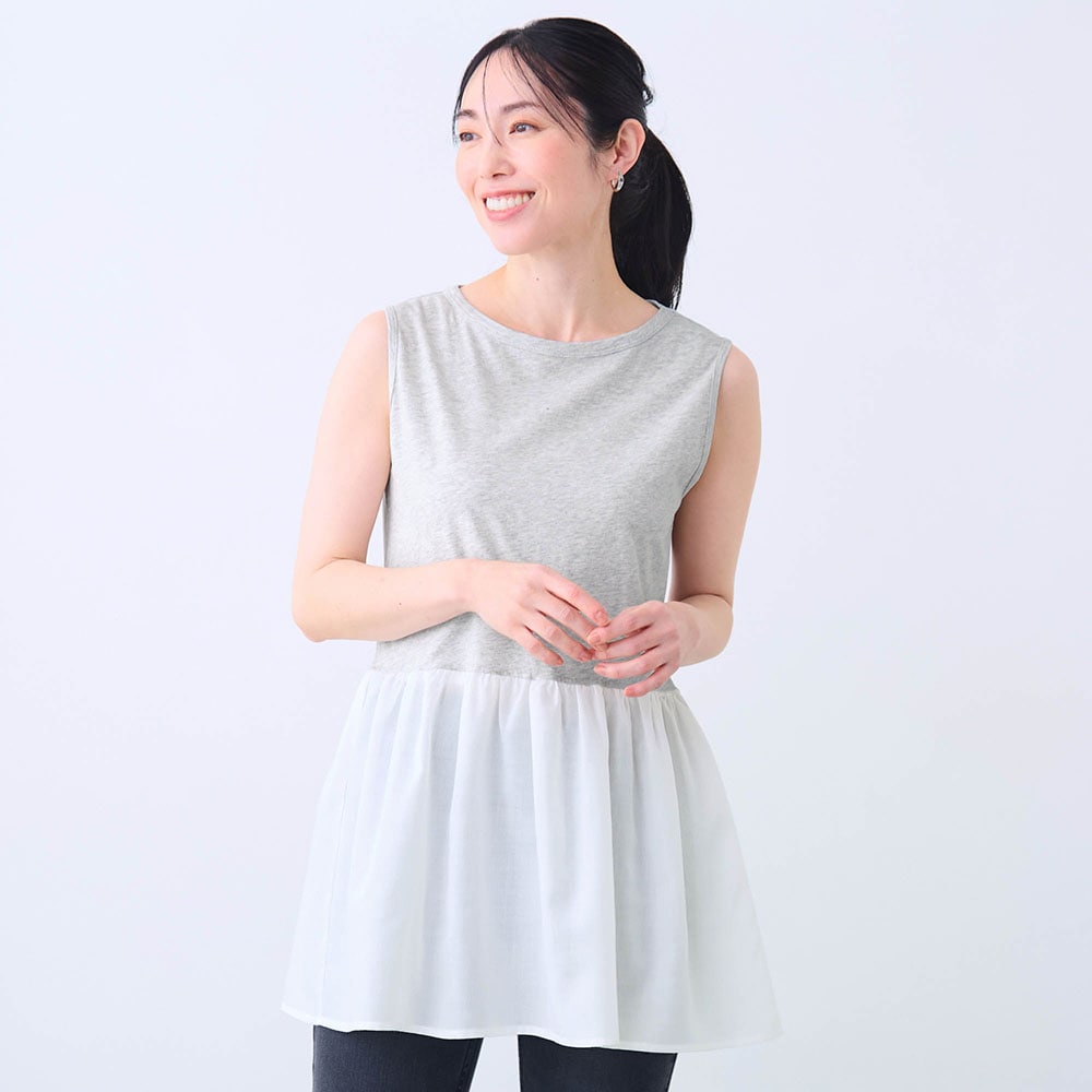 タンクトップは裾がシャツ素材なのでキレイめコーデにも活躍