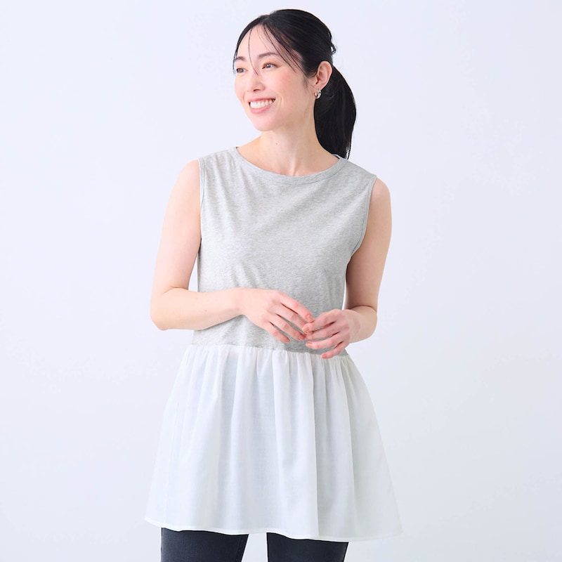 タンクトップは裾がシャツ素材なのでキレイめコーデにも活躍