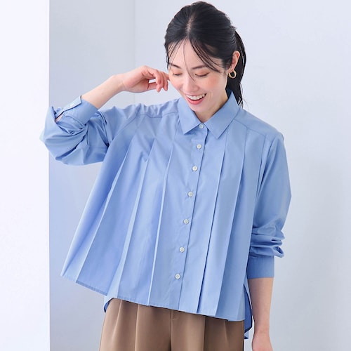 一枚で着映えるタックブラウス