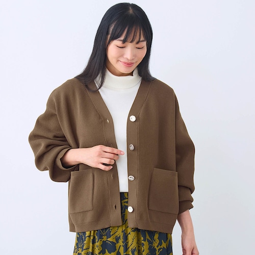 軽い着心地のスポンジニットＶネックカーディガン