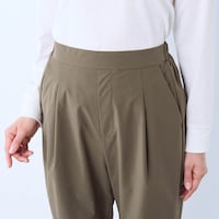 ウエストは総ゴムのプルオン仕様でラクなのにキレイ見え