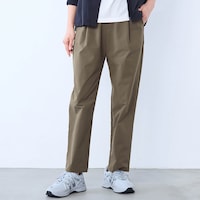 カーキ