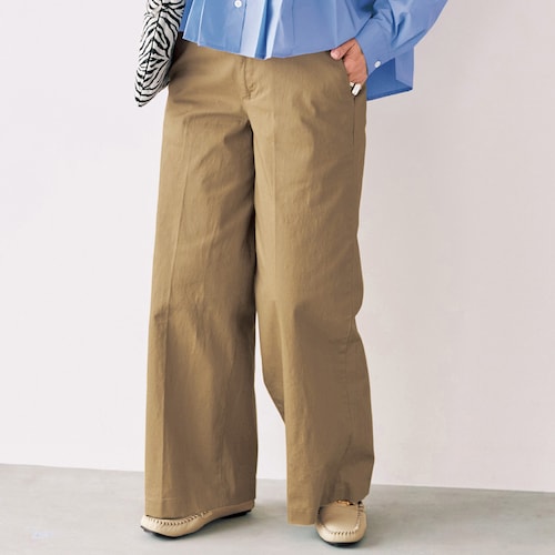 綿混素材のチノワイドパンツ