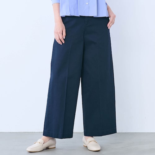 綿混素材のチノワイドパンツ