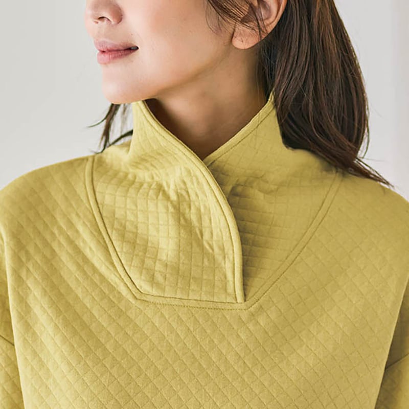 襟元を立てるとさらにあたたかい