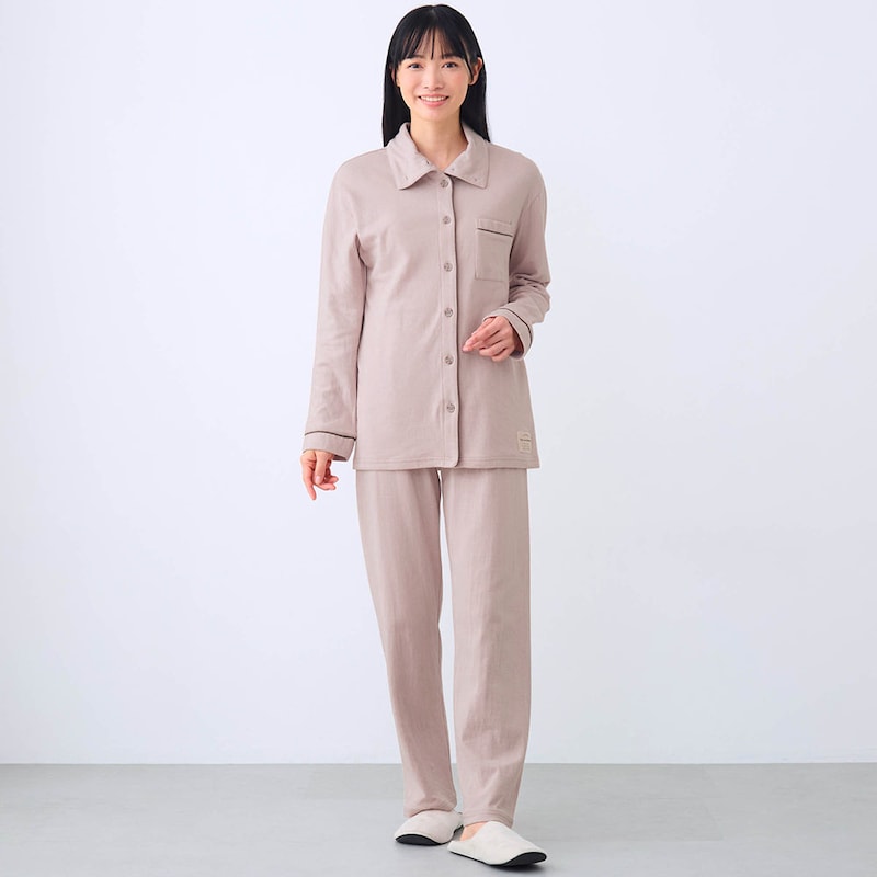 モデル身長164cm／M　※写真は撮影用のため股下＋4cmになります。