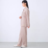 モデル身長164cm／M　※写真は撮影用のため股下＋4cmになります。