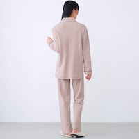 モデル身長164cm／M　※写真は撮影用のため股下＋4cmになります。