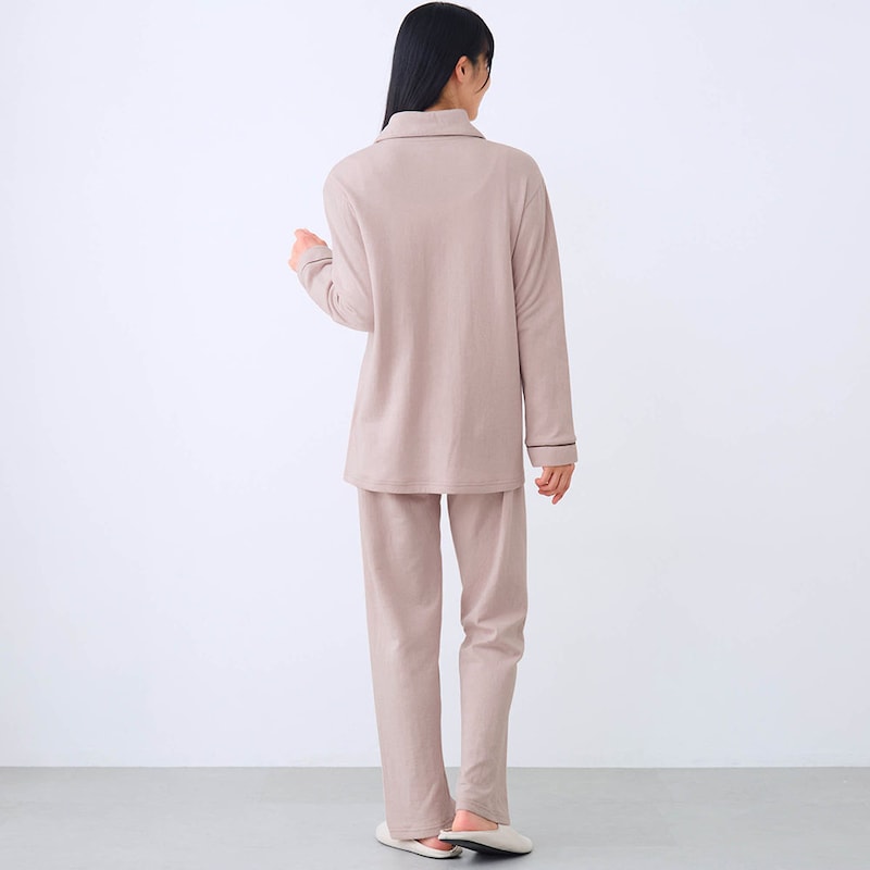 モデル身長164cm／M　※写真は撮影用のため股下＋4cmになります。