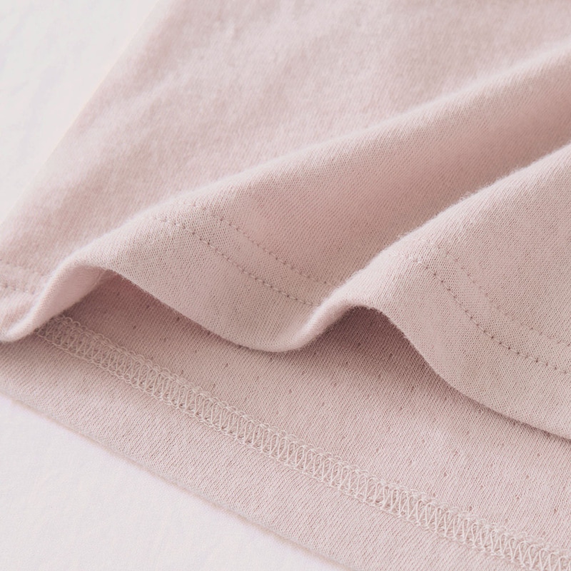 身生地はほどよい厚みの綿100%接結素材で長いシーズン活躍