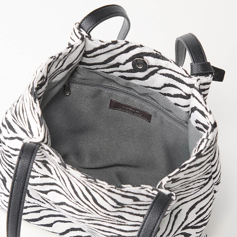 内側にはファスナーポケットも