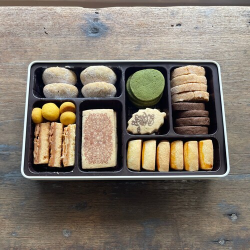 【おとりよせ・お歳暮ギフト】 K POCHE×矢口加奈子 クッキー缶 【ご注文は11月30日まで】