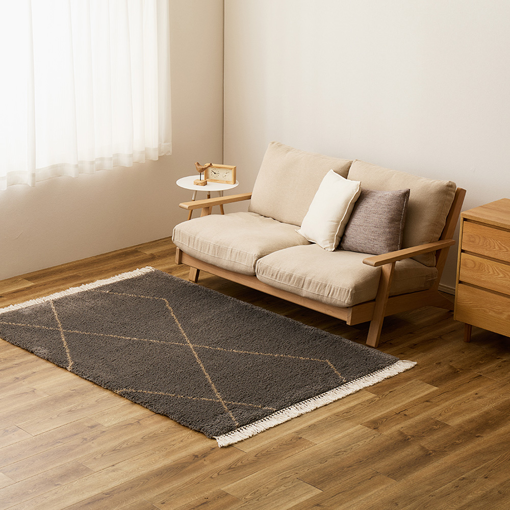 【ベルメゾン】シンプルなライン調デザインのベルギー製ラグ