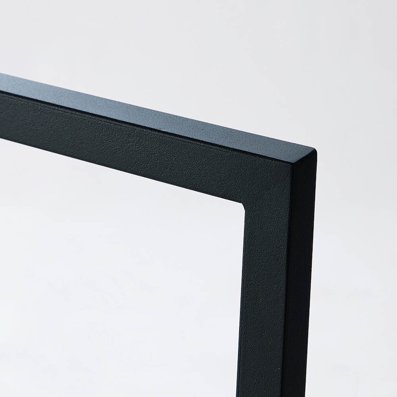 艶を抑えたマットな質感／ブラック