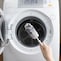 手を汚さずに洗濯機の気になるホコリや汚れをからめとることができます