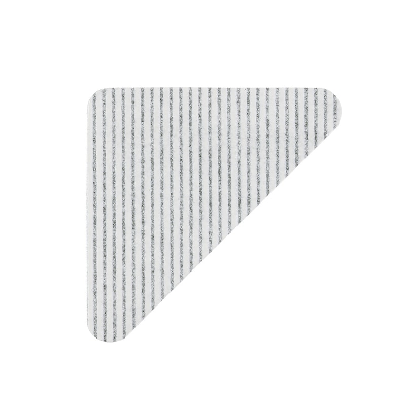 無数の気孔が開いていて吸盤のようにくっついてマットがずれにくい