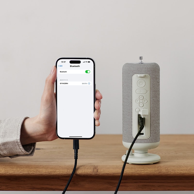 デバイスにも給電可能な4000mAhバッテリー