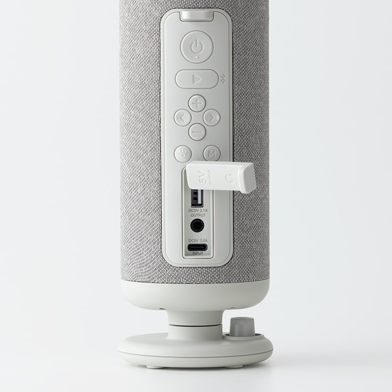 IP44相当の防塵防水性能。出力端子部はカバー付きです